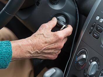 Eine Seniorin hat bei Himmelkron einen Auffahrunfall verursacht