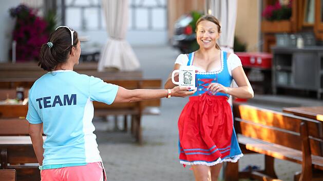 Ob im Dirndl oder in Laufkleidung, beim Brauereienlauf entdecken die Sportler die Vielfalt der Bierkultur.  Foto: www.larasch.de