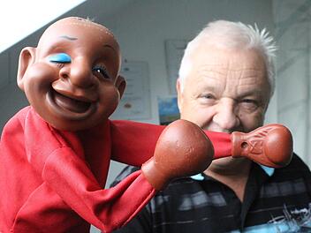 Die Psyche ist abstrakt und bedarf der Veranschaulichung. Werner Simmerl arbeitet mit Veranschaulichungen und was aussieht wie Puppentheater, ist hochprofessionell. Foto: Markus Häggberg