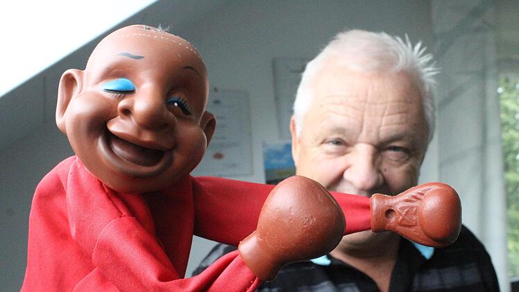 Die Psyche ist abstrakt und bedarf der Veranschaulichung. Werner Simmerl arbeitet mit Veranschaulichungen und was aussieht wie Puppentheater, ist hochprofessionell. Foto: Markus Häggberg