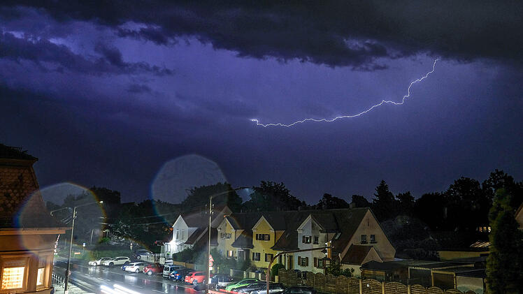 Hitze, heftige Gewitter und sehr viel Regen: Unwetterfront erreicht Bayern