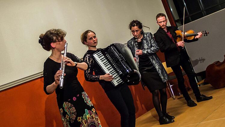 Faszinierende Klezmer-Klänge bot das Ensemble "Sher on a Shier" beim Gastspiel im Coburger Haus Contakt.Foto: Jochen Berger