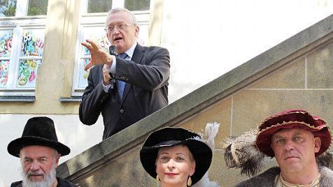 Günter Dippold (oben) spricht von der Historie der Orte. Foto: Markus Häggberg