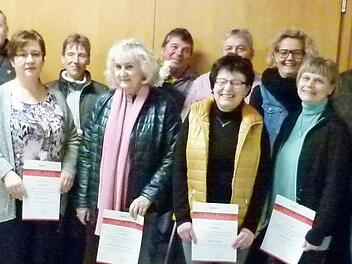 Die Ebersdorfer Gemeinderatssitzung war Anlass, zahlreiche Blutspender zu ehren. Foto: Lothar Weidner