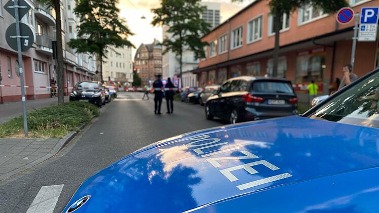 Wohnungsbrand in Mehrfamilienhaus in F&uuml;rth: Eine tote Person geborgen