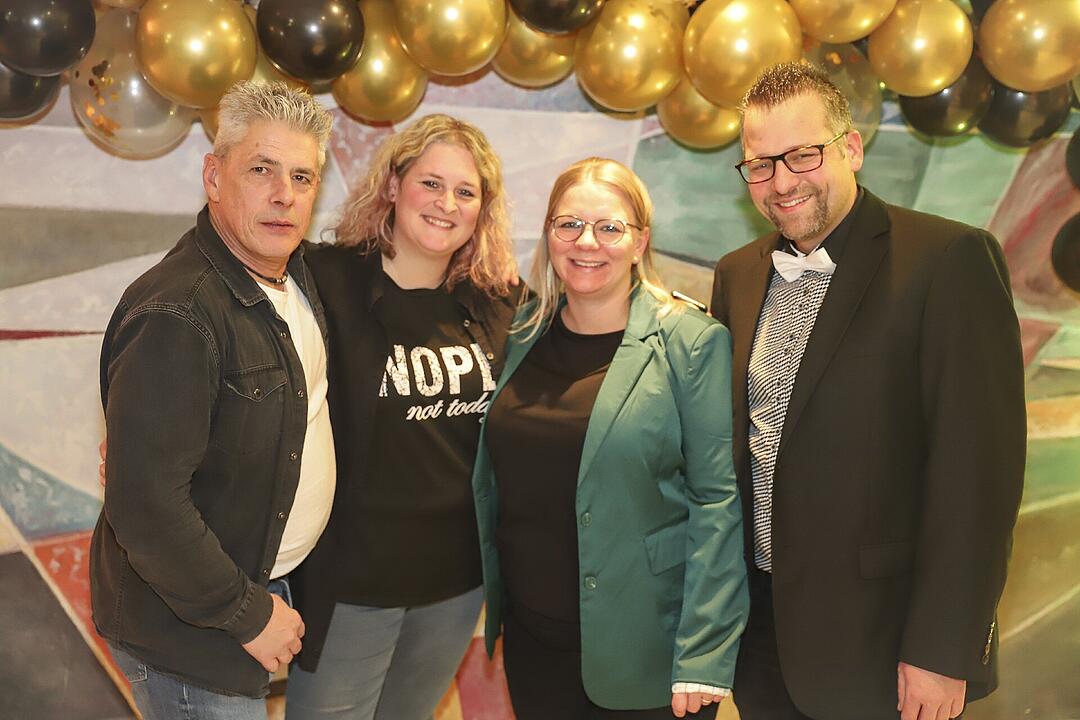 Es wurde in das Jahr 2025 gefeiert.