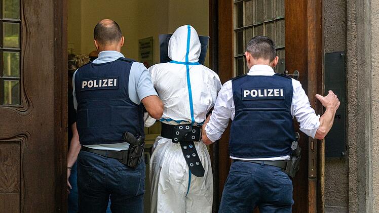 Nach t&ouml;dlicher Messerattacke in Bankfiliale