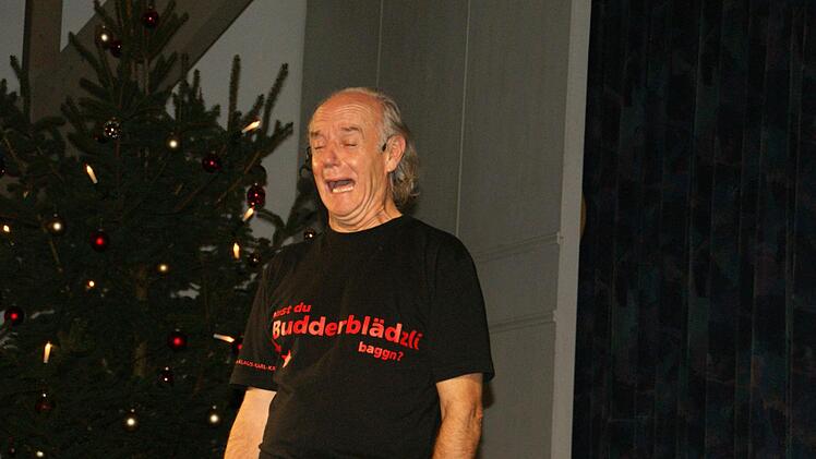 Klaus Karl Kraus schneidet auch gerne mal ein Grimasse.