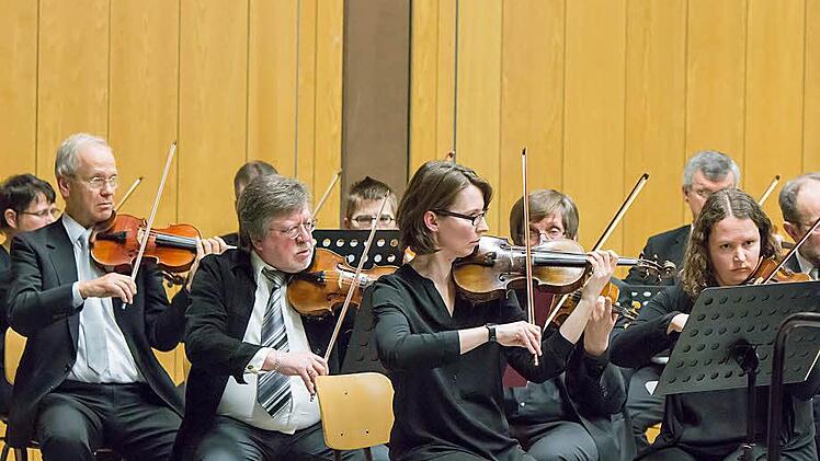 Impressionen vom Sinfoniekonzert der "Musikfreunde Neustadt" in der Mehrzweckhalle Heubischer Straße.Foto: Albert Höchstädter