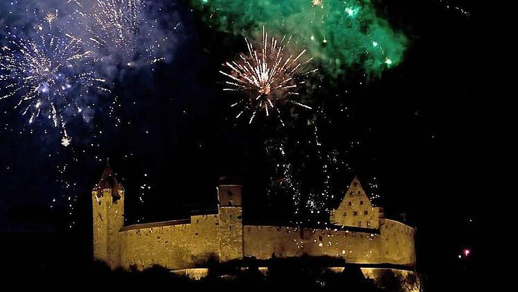Im näheren Umkreis von historischen Bauwerken wie der Veste Coburg soll generell kein Feuerwerk abgebrannt werden. Foto: CT-Archiv / Jochen Berger