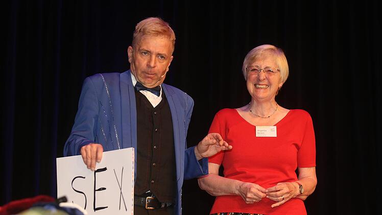 Wolfgang Doischer und Angelika Beilein auf der BühneWolfgang Desombre