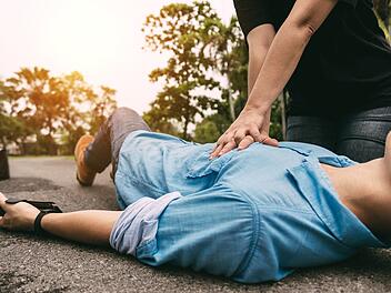 Notarzt erklärt Patienten fälschlich für tot - drohen ihm nun Konsequenzen?