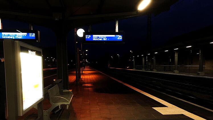 Reichlich Durcheinander verursacht der Warnstreik auch in Coburg. "In der Region Bayern wurde der Bahnbetrieb vorübergehend eingestellt", war auf der DB-App zu lesen. Die Agilis-Züge verkehrten zumindest auf der Strecke zwischen Bad Rodach und Coburg.Foto: Jochen Berger