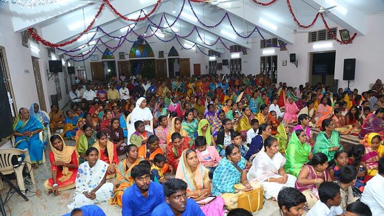 Ein farbenfrohes Bild bietet die Gemeinde Palanganatham in Madurai  im  Bundesstaat Tanil Nadu an der südindischen Westküste. Foto: Gabriel  Gnanathiraviam