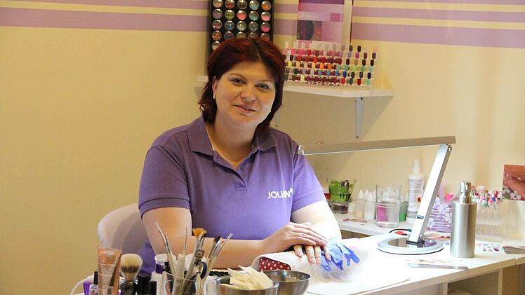 Markus Höhndorfs Partnerin Stephanie Tuchscheerer hat mittlerweile ihr eigenes Nagelstudio. Foto: "Wir"