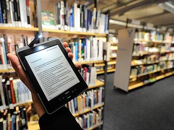 Das Lesen und kaufen digitaler Bücher sollte genauso einfach sein wie das von herkömmlichen Büchern. Foto: Axel Heimken,dpa