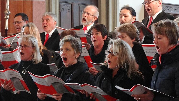 Ein ökumenisches Konstrukt: Der Laurentius Chor und der Chor Cantabile haben gemeinschaftlich ein Oratorium über die Passion Jesu gesungen. Foto: Eckert
