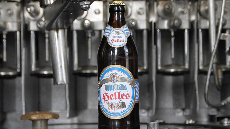In Zukunft wird das Mottener Bier in Euroflaschen abgefüllt. Foto: Ulrike Müller