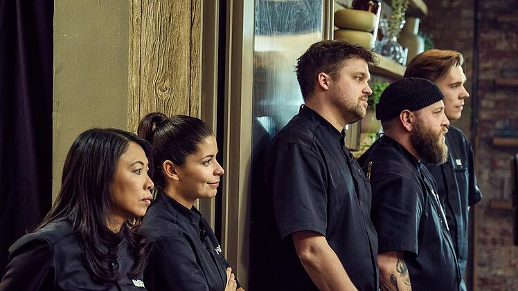 Andita (links) und Serena müssen "Mälzers Meisterklasse" verlassen.