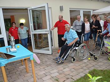 Treffsicherheit war beim Dosenwerfen gefragt  Foto: Karl-Heinz Hofmann