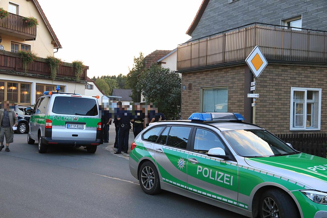 Polizei riegelt Plankenfels ab