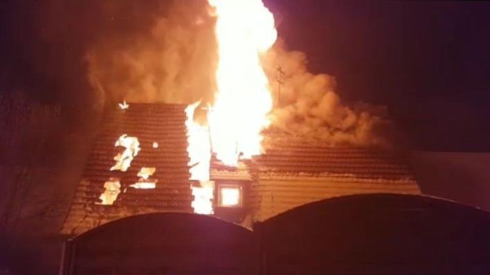 Bei einem Brand im Landkreis Forchheim brannte ein Dachstuhl vollständig aus. Foto: News5/ Merzbach