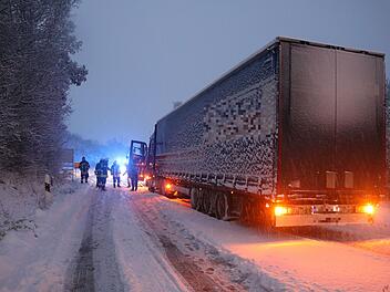 Erster Schnee in Bayern: Unf&auml;lle bei rutschigen Stra&szlig;enverh&auml;ltnissen