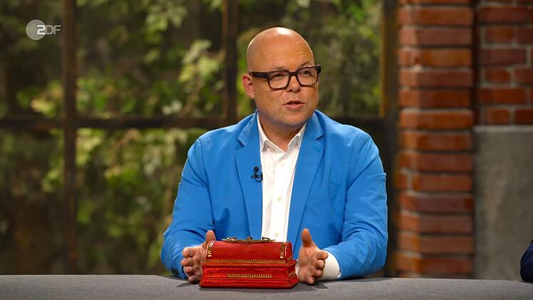 Benjamin Leo Leo gab Lukas 180 Euro und gratulierte ihm zum Geburtstag. Lukas und sein Vater Lorenz hatten fast den zehnfachen Wunschpreis ergattert. Das Geld werde "mindestens f&uuml;r einen Nachtisch" ausreichen, war Lukas sicher. Auch der neue Schatzmeister war happy.