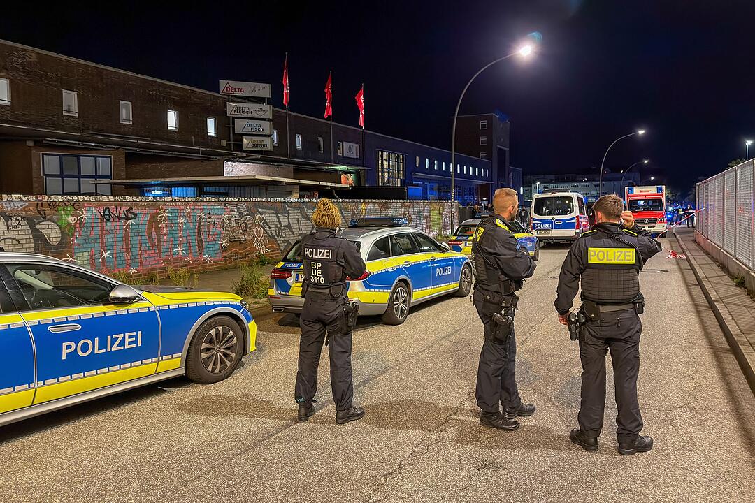 Polizeieinsatz auf Fabrikgel&auml;nde in Hamburg