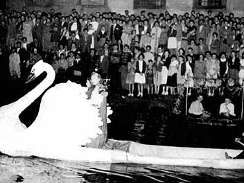 Mein lieber Schwan! Was hatten sich die Kerwa-Veranstalter 1955 nicht alles einfallen lassen.  Foto: Archiv Bürgerverein 4. Distrikt