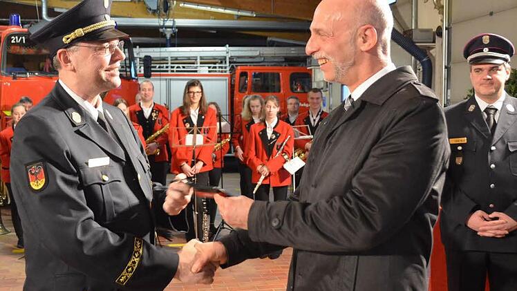 Das neue Hilfeleistungslöschfahrzeug (HLF 10) wurde an die Freiwillige Feuerwehr Bad Kissingen übergeben. Foto: Peter Rauch