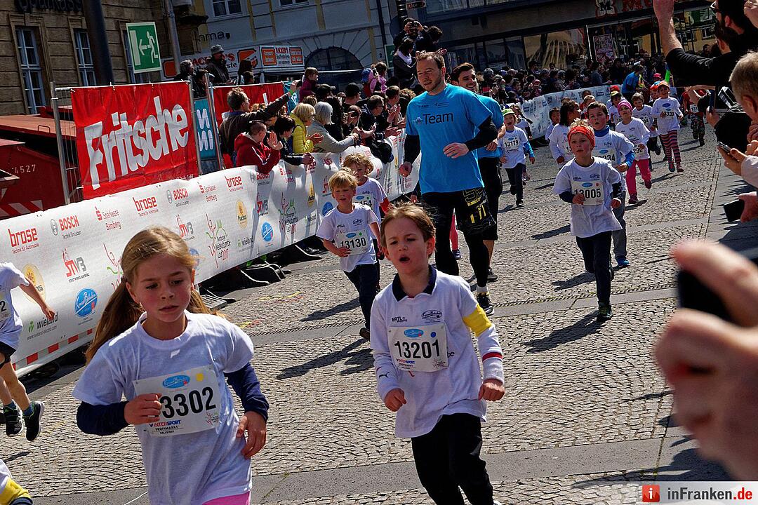 Weltkulturerbelauf 2017 in Bamberg: Der Zieleinlauf am Maxplatz