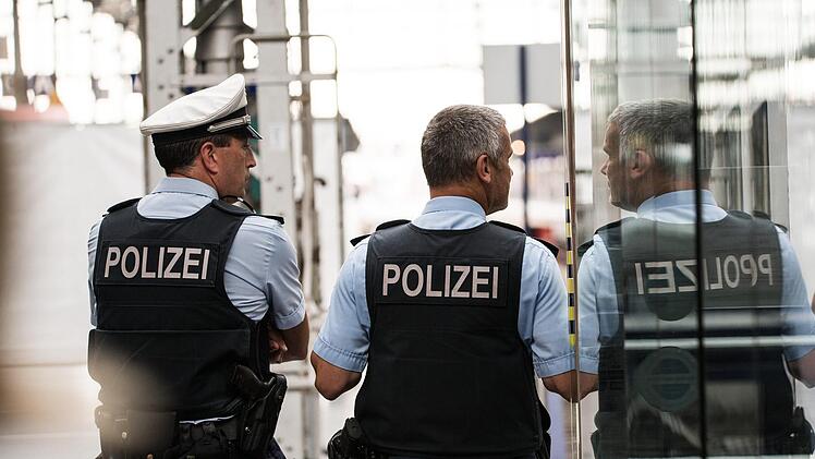 Die Polizei hatte nach einem Mann in W&uuml;rzburg gesucht, der seit Freitag verschwunden war.  Symbolfoto: Andreas Arnold/dpa
