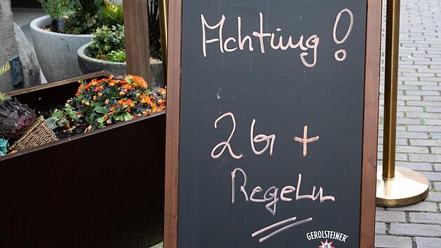 Noch ist es für Bayern nicht fix: Die Gastronomie muss womöglich künftig die 2G-Plus-Regelung umsetzen.