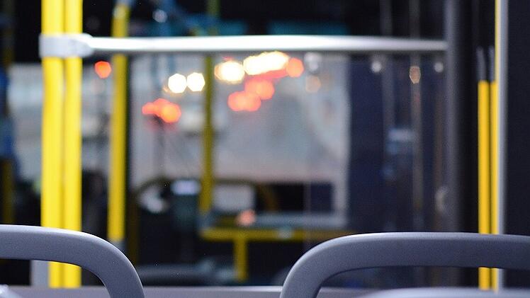 Coburg: Busfahrer findet Haschisch auf Fahrgastsitz - Polizei sucht ehemaligen Besitzer