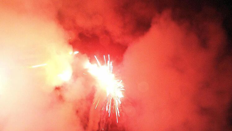 Zum Abschluss ihres Jubiläumsjahres und zur Begrüßung des Neuen Jahres 2015 feierten sich die Sander selbst mit einem Bürger-Feuerwerk.