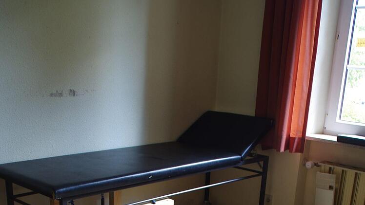 Die Notfall-Liege im Klavierraum. Ein anderer Platz war nicht frei. Foto: Marco Meißner
