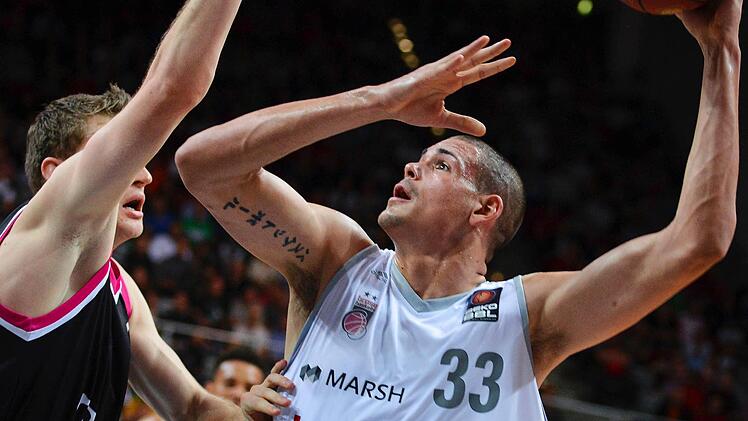 2,07-Meter-Mann Maik Zirbes Foto: David Ebener/dpa