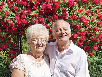 Ludwig und Barbara Sitek sind seit 50 Jahren verheiratet und feierten ihre Goldhochzeit.  Foto: Sabine Weinbeer