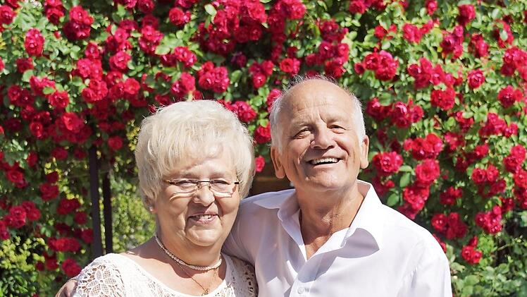 Ludwig und Barbara Sitek sind seit 50 Jahren verheiratet und feierten ihre Goldhochzeit.  Foto: Sabine Weinbeer