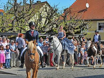 Aus der ganzen Region kamen die Besucher zum Georgiritt am Ostermontag nach Effeltrich. Foto: Karl Heinz Wirth