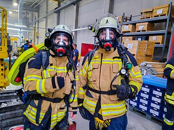 Ein Brand in einem Aluminium-Schmelzofen sorgte im Kersbacher Gewerbegebiet "Sandäcker" für einen Einsatz der Feuerwehr. Mit Handlöschern waren Beschäftigte schon dagegen vorgegangen, als die Feuerwehren aus Kersbach und Forchheim anrückten.Feuerwehr Forchheim