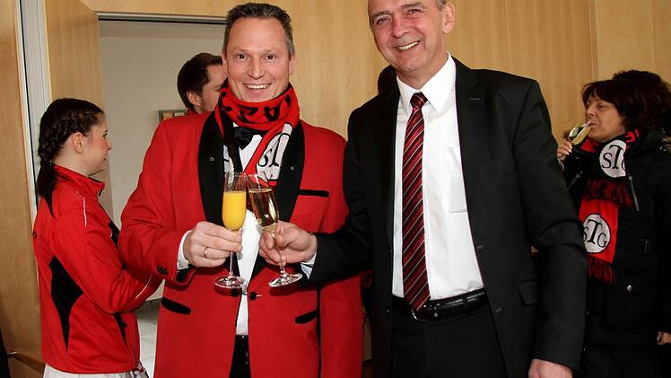 Impressionen von der Schlüsselübergabe im Weisendorfer Rathaus. Foto: Richard Sänger