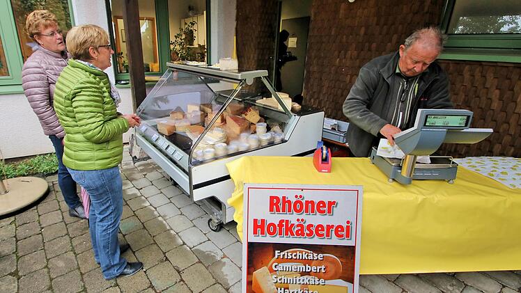 Käse aus eigener Herstellung gab es bei der Rhöner Hofkäserei aus Gersfeld.  Foto: Dieter Britz