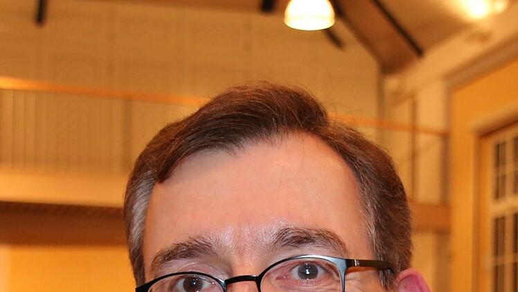 Den Intendanten des Kissinger Sommers gefällt, dass zu den Neujahrsempfängen immer Redner eingeladen werden, "die etwas Substantielles zu sagen haben". Dadurch könnten die  Zuhörer emotionale Momente erleben, "wie man, wenn man Glück hat, auch in einem guten Konzert erlebt". Für Schlömp stand aber das Netzwerken im Vordergrund, denn: "Das eine sind die Leute, die den Kissinger Sommer gut finden, das andere sind die, die in die Konzerte gehen."