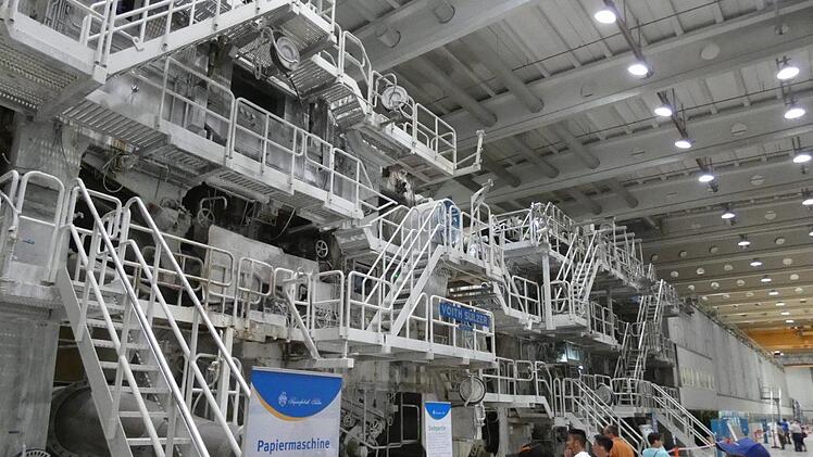 Die Besucher staunten &uuml;ber das Ausma&szlig; der Weltrekordmaschine PM3.  Christian Licha