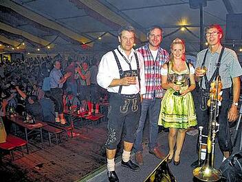 Revolver, Rebellen und Dorfrocker beim Weinfest