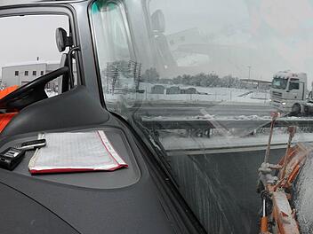 In Oberbach muss der Bauhof den Winterdienst übernehmen, da sich kein Unternehmen gefunden hatte. Symbolfoto: Jochen Berger