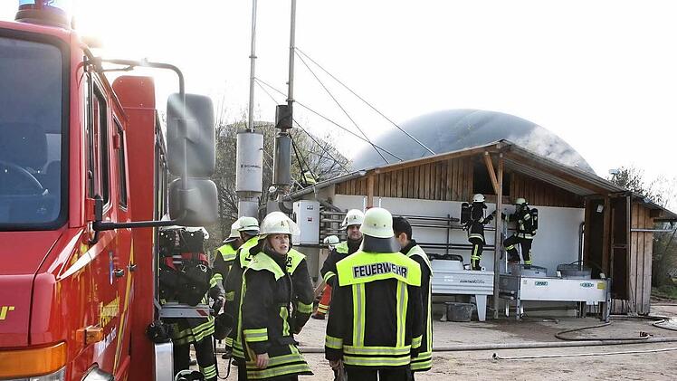 Ein technischer Defekt dürfte den Großbrand einer Biogasanlage in Buch am Forst am 13. November verursacht haben. Foto: Stefan Johannes