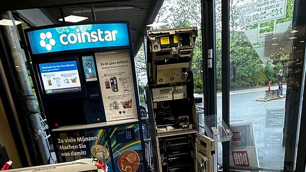 Aufgehebelter Geldautomat in Fürther Edeka-Filiale.